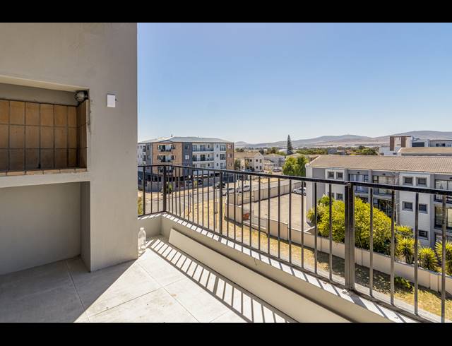2 BEDROOM APARTMENT FOR SALE IN TABLE VIEW